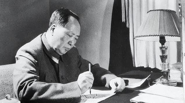 主席发表《蝶恋花》，胡适读完后评价：真肉麻，没有一句是通的