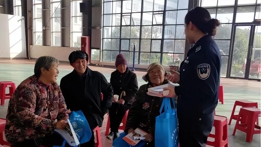 阜阳阜南：柳沟 送法律、防电诈宣传齐头并进