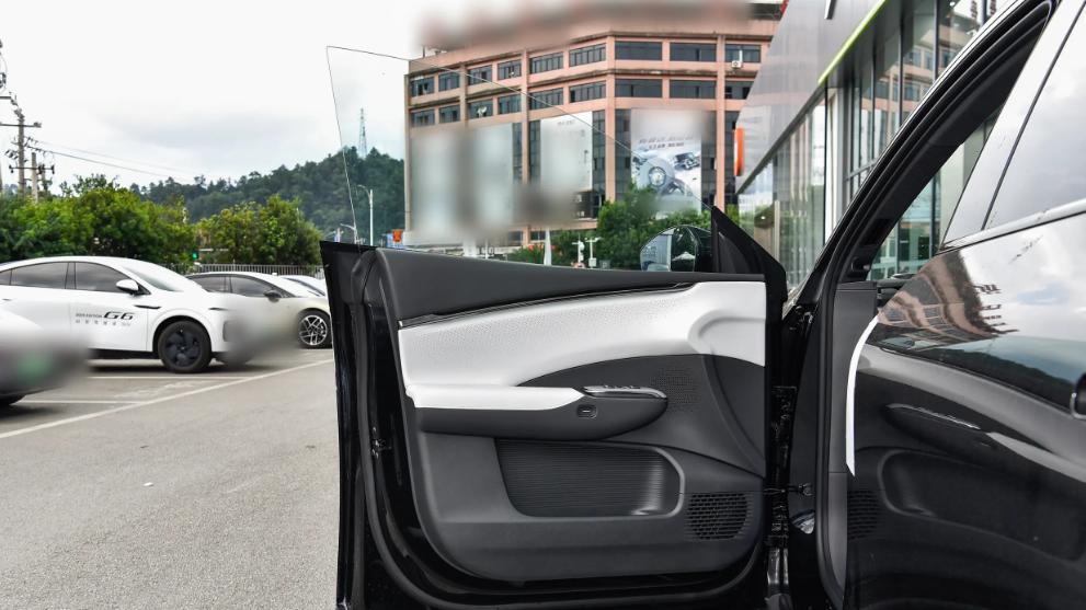 高开低走成冷门，标配L2的小鹏G7，究竟输在哪？