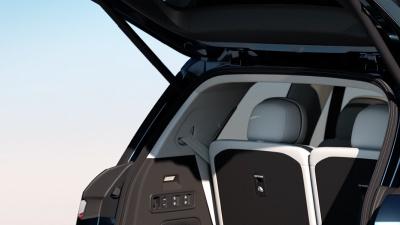 单周1313辆霸榜混动市场！领克900成30万级家庭车“现象级选择”