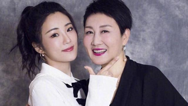 张凯丽也没想到，27岁的女儿只是上了一档综艺，自己老脸差点都丢尽了