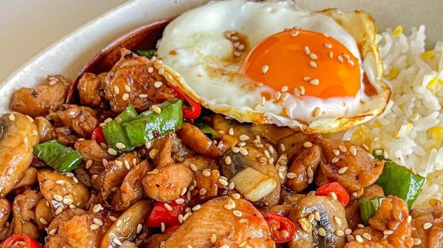 辣椒炒鸡肉口蘑：香辣入味，一口就上头的下饭神菜！