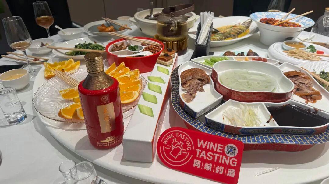 寻味中国礼宴世界 同城约酒便宜坊：寻味中轴：一瓶天安门中轴线酒，一席便宜坊烤鸭，品尽京城百年风雅