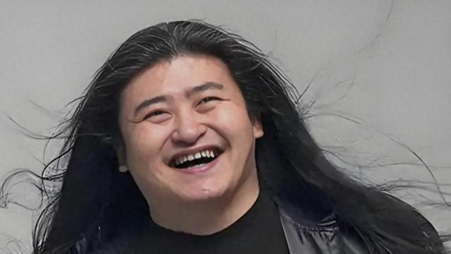 ​刘欢作为中国内地首位被中国邮政印上邮票的流行歌手，不少人都关注着他的一举一动