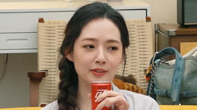 郭碧婷谢依霖录综艺，看了两人伴手礼，活该她能嫁入豪门成为富太