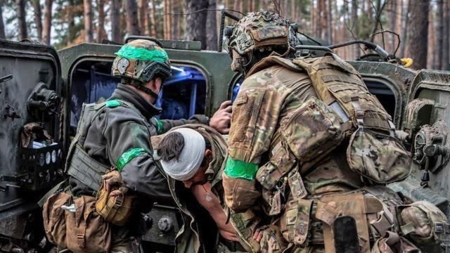 6000多具士兵遗体等下葬，乌国库分文不剩，泽连斯基跪求西方打钱