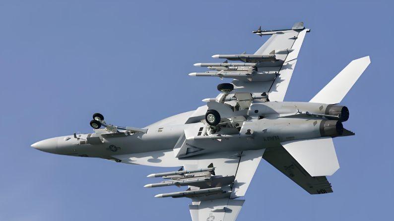 歼-20为挂载霹雳-17做准备，火力炸裂，美军轰炸机再难威胁中国