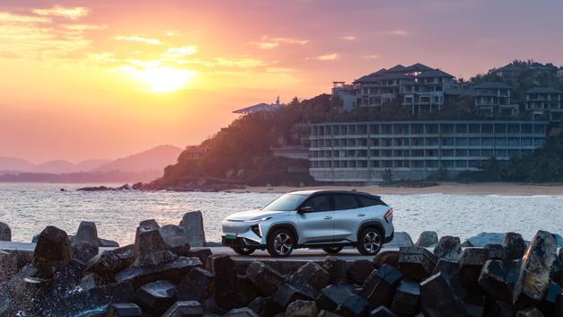 双五星安全认证+三电终身质保，银河L7 EM-i 9.98万护全家