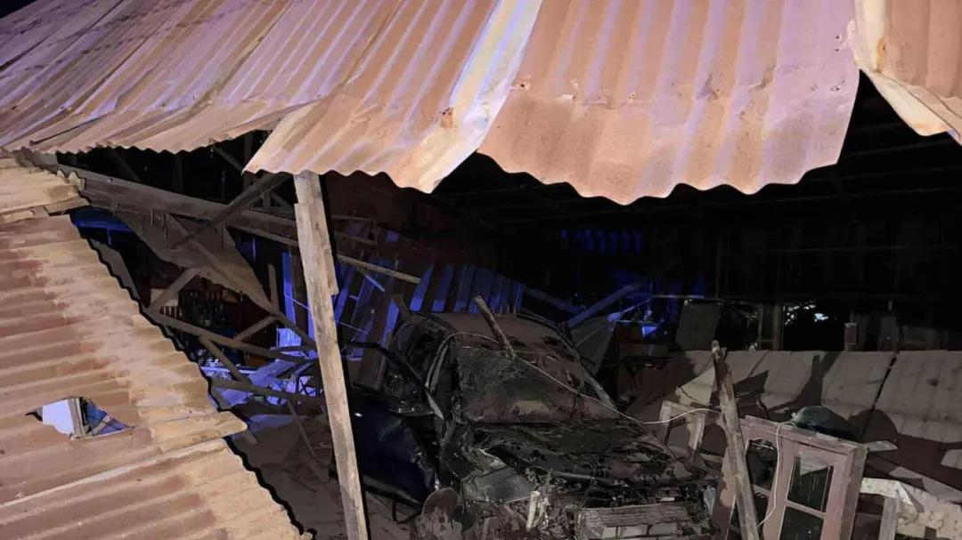 老挝万象交通事故：司机撞民房身亡，屋主索赔28.7万人民币