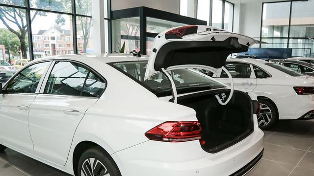 大众宝来的外观设计堪称经典与时尚的完美融合