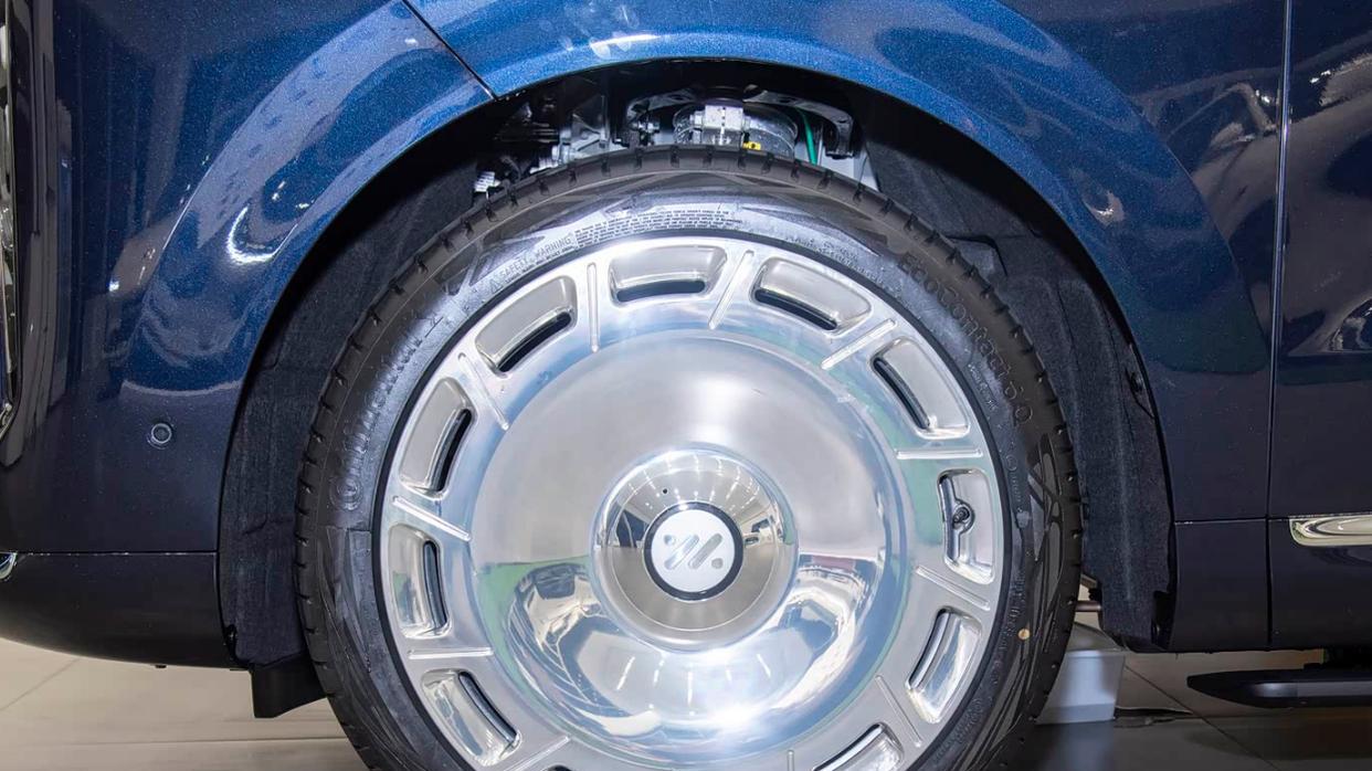 又一款旗舰SUV预售，配3把零重力座椅，增程车纯电续航可达402km