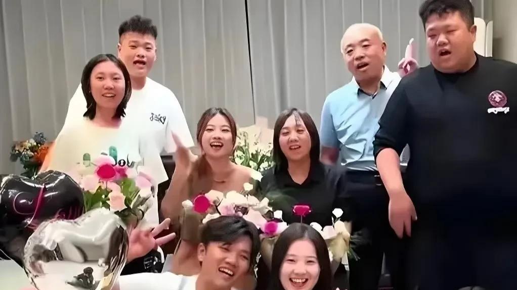 孙海洋点评 谢浩南母亲不出镜原因，一针见血！网友消停些吧？