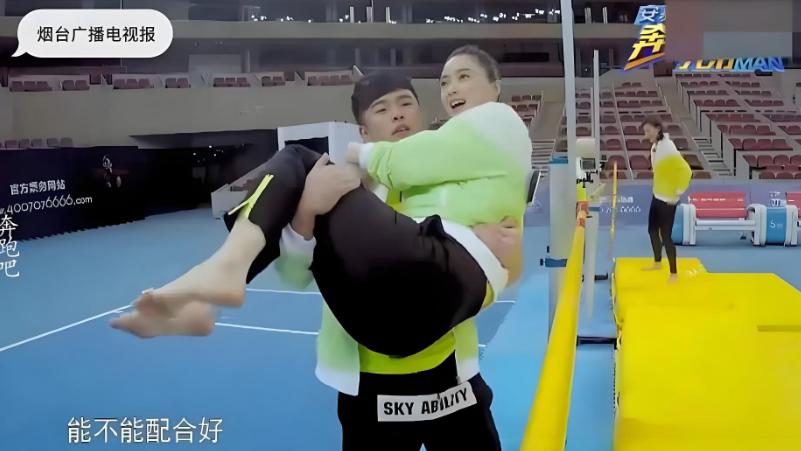 蒋欣的“冷脸”藏着什么？7年舆论反转，藏着人心的变迁