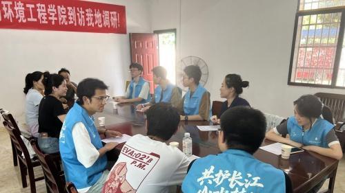 青年与绿水的夏日对话：00后大学生用脚步丈量乡村振兴路