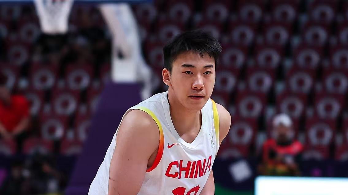 吊打内线！胡金秋血染赛场，王俊杰拼到腿抽筋，胡明轩7中0险成罪人！