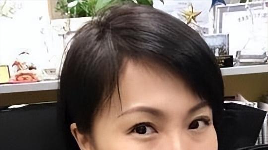 四川女人嫁给香港导演，拍短视频爆火，成为千万粉丝年入500万元