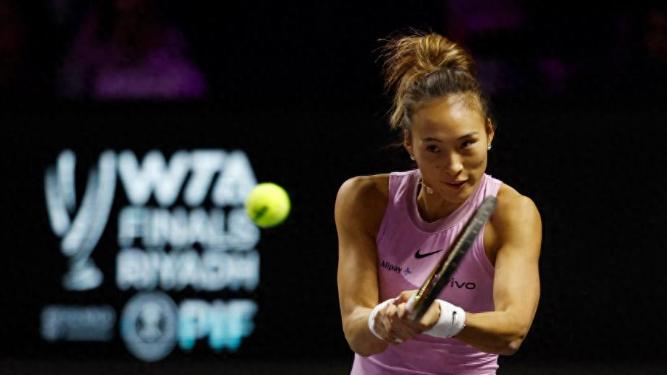 最新战报！3-6，郑钦文开门黑，0个ACE, 1个双误，斯瓦泰克剑指4强