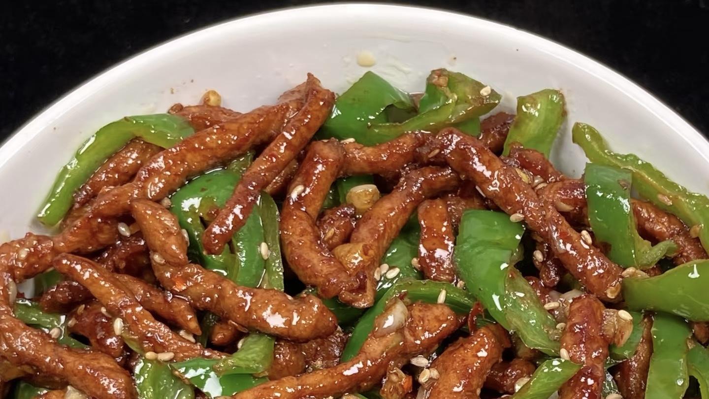 青椒炒肉丝：一口就香到骨子里的家常魂