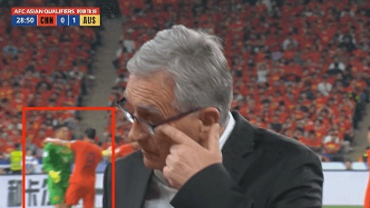 绿茵场上的一抹暖阳，黄油手与拥抱的距离，谁的泪光胜过星辰？