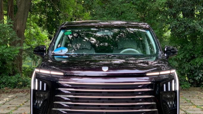 被忽视的大7座超混MPV，实力不输腾势D9，仅售13万多，可惜无人识货