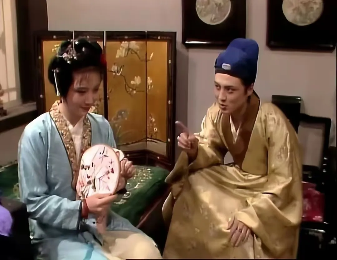 你根本不知贾琏被贾赦毒打的真实原因，鸳鸯借当早就埋好了伏笔