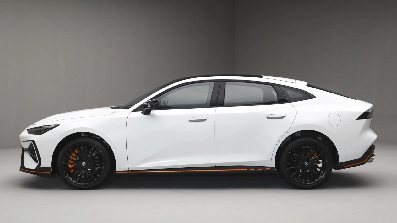 年轻人第一台轿跑，5门掀背+4出排气，2.0T爆245马力，比A7还帅