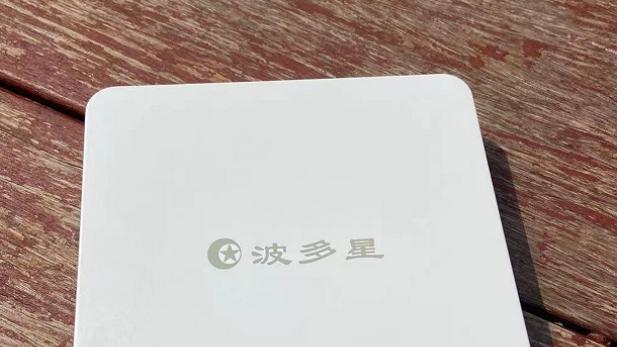 买电视机顶盒需要注意的关键规格和功能是什么？