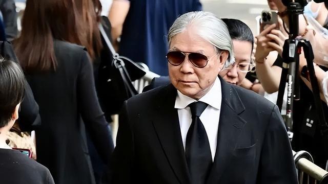 李兆基葬礼香港四个家族现身，李家成眼睛红肿，香港政界高官现身