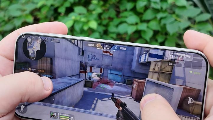 一加 15 上手，3999 元起玩 FPS 爽到起飞！
