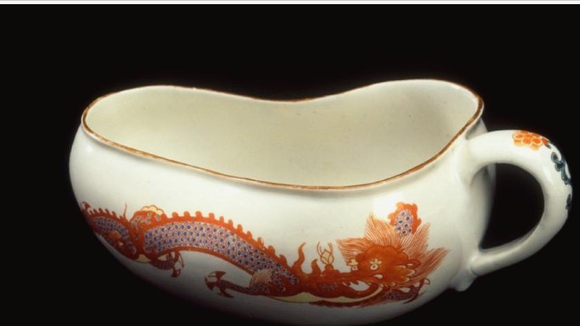 裙子下面藏的不是秘密，是18世纪的“随身厕所”