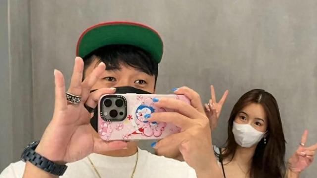 陈赫张子萱罕见秀恩爱！陈赫吹凉烧烤喂张子萱，网友：对三别秀了