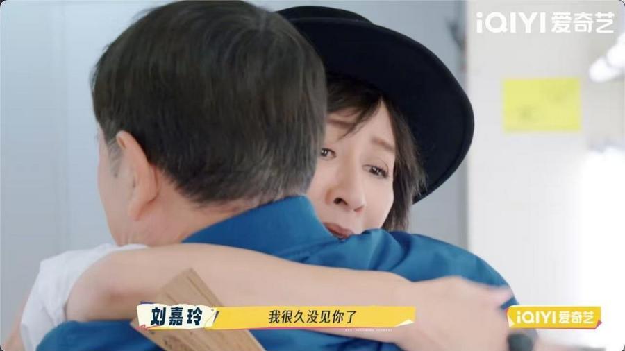 《一路繁花2》刘晓庆何赛飞激辩年龄观，影后飙戏短剧初体验