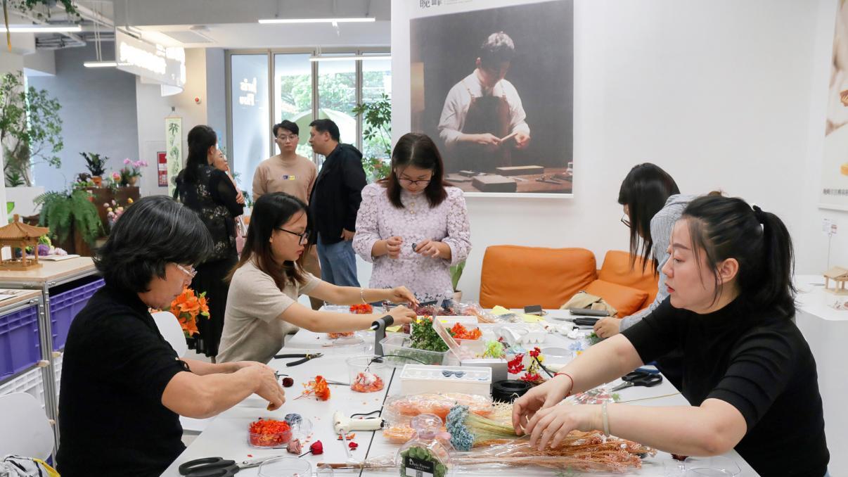 深圳南山党群服务中心“开挂升级”，丽雅社区“幸福一条街”解锁全龄民生密码