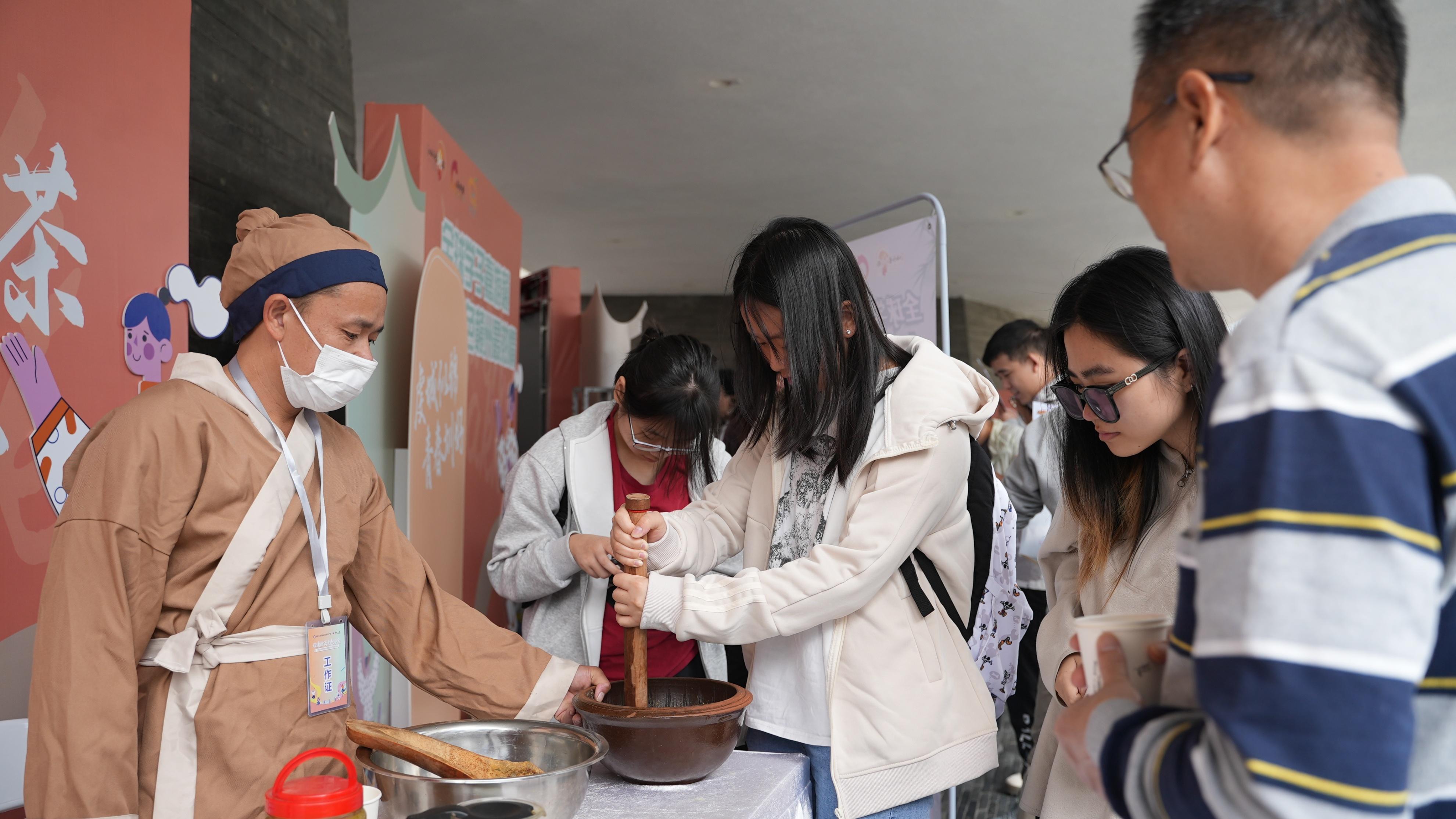 青春遇见非遗：赣州市客家文化遗产研究院点燃高校传承"星火"