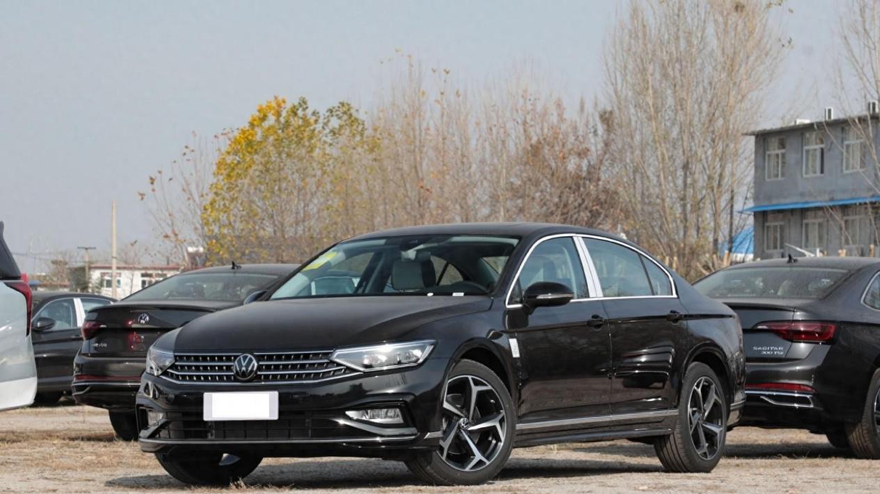 全新大众迈腾众享豪华型！一口价14.98万，外观档次感远超帕萨特