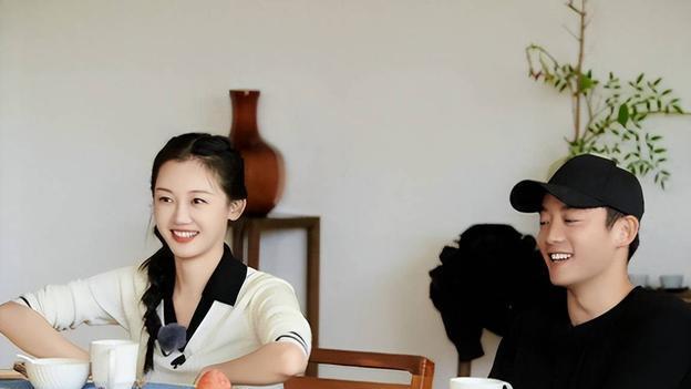 放弃白富美的郑恺，把妻子全家一肩挑，苗苗真的选对人了