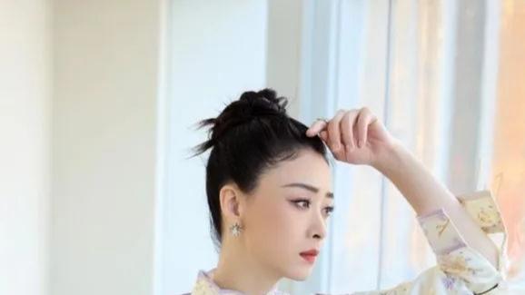 蒋欣甄嬛晚会带火了这两款中式服装，她现在真火，成了带货女王