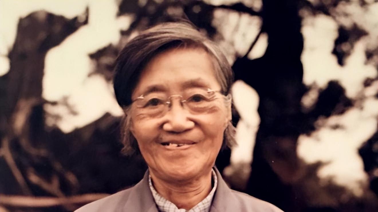 与杨振宁合影的绝密女人：美国最悔放走的中国天才，撑起核工业半壁江山