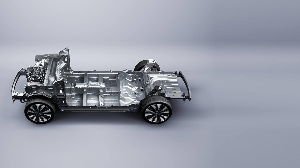 双架构与AI赋能，第四代博越L重塑燃油车驾控标杆