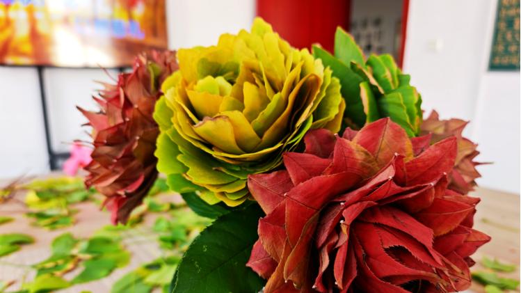 浓情感恩节 秋叶“变身秀”