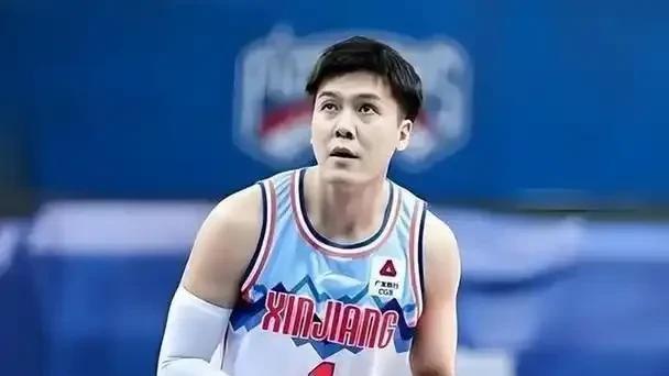 广东男篮抵达上海！13将出征！黄荣奇或迎首秀！