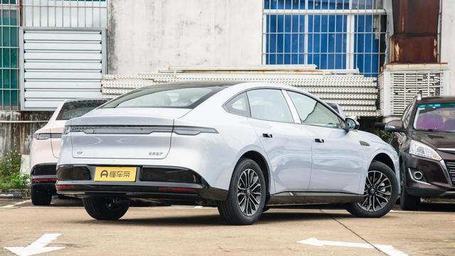 日产纯电轿车50天卖20000台！11.99万起+近5米车长，不比轩逸香？