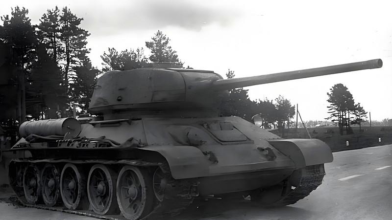 T-34/85坦克的主武器，ZIS-S-53火炮