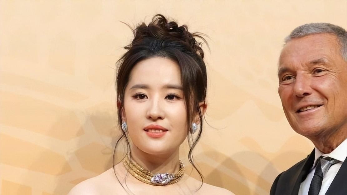 宝格丽这一晚刘亦菲，给内娱审美上了生动的一课