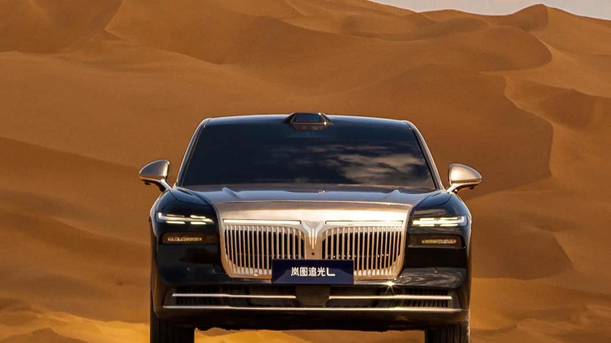 岚图追光L开启高端之路，纯电续航410km，科技豪华完美融合