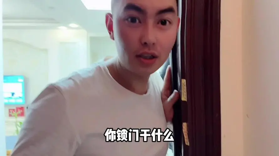 婚后丈夫强行AA，两年后自己急了：孩子不生饭不做，一到晚上就锁卧室门！