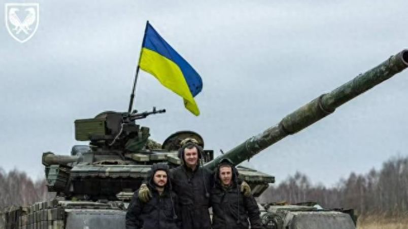 大结局来了？俄发起斩首行动，两枚导弹炸塌乌军临时司令部大楼