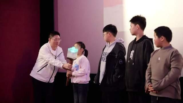 《青爱》电影潢川首映礼在青爱工程发起人张银俊家乡举行，光影传递“以爱防艾”力量