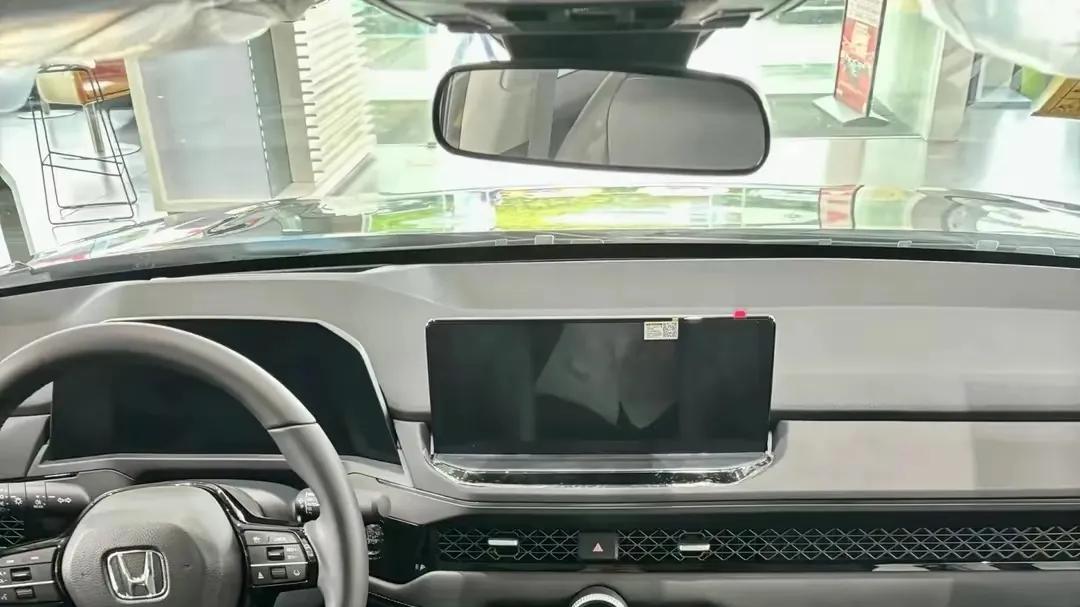 特别受众的一款B级车，目前热销中！