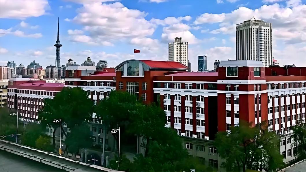 哈尔滨四所省重点高中纳新，有啥学历专业要求？招公费师范生吗？